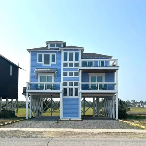 Holden Beach House Second Row with surround views!，位于Supply的酒店