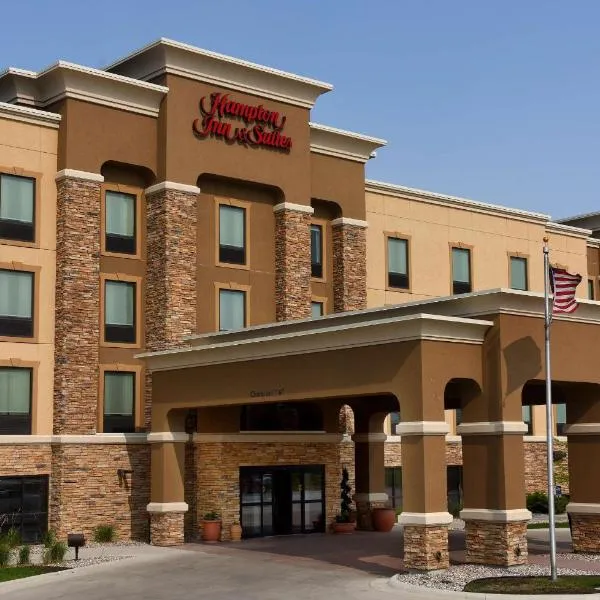 Hampton Inn & Suites Fargo Medical Center，位于Moorhead的酒店