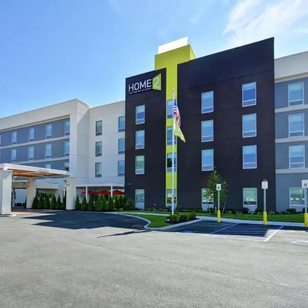 Home2 Suites by Hilton Queensbury Lake George，位于乔治湖的酒店