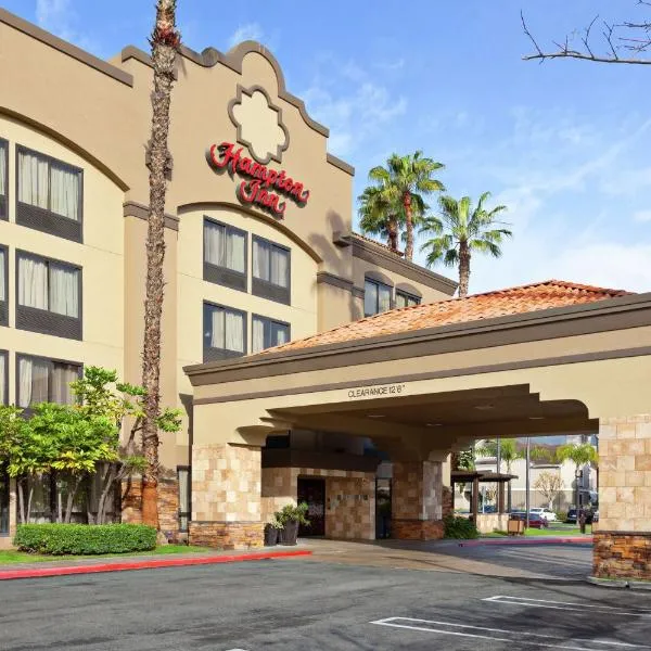 洛杉矶/阿卡迪亚希尔顿恒庭酒店，位于Sierra Madre的酒店