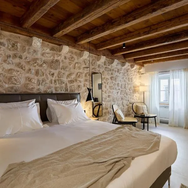 Modern Stone House, luxury suites in Dubrovnik Old Town，位于杜布罗夫尼克的酒店