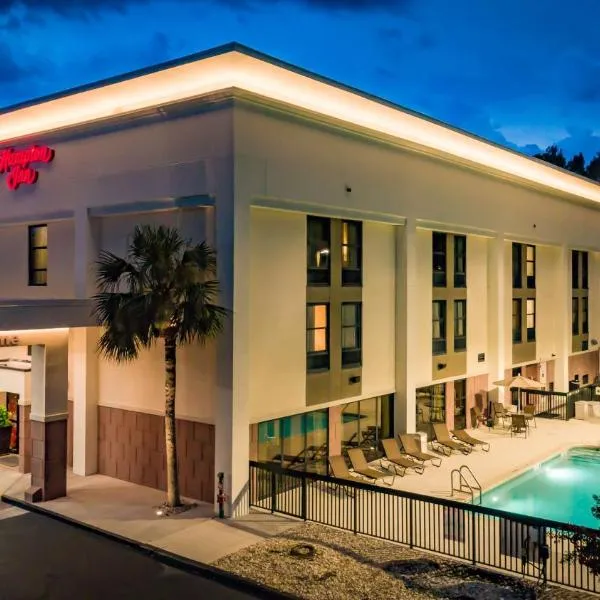 多拉山希尔顿恒庭酒店，位于Mid Florida Lakes的酒店