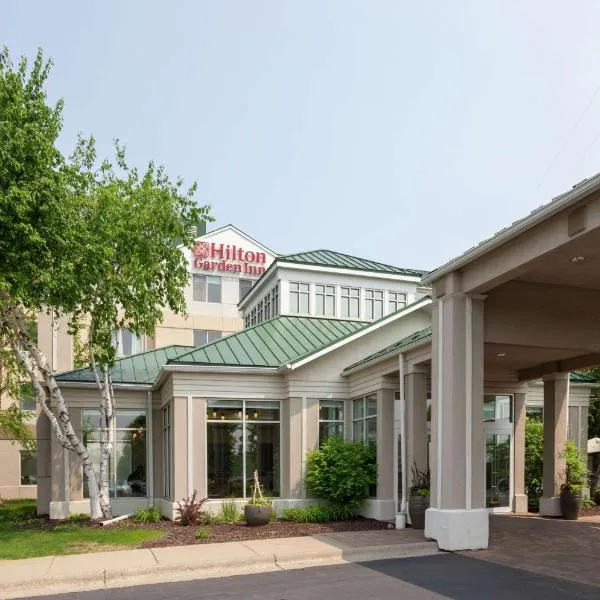 希尔顿花园明尼阿波利斯圣保罗肖尔维尤酒店，位于肖尔维伊的酒店