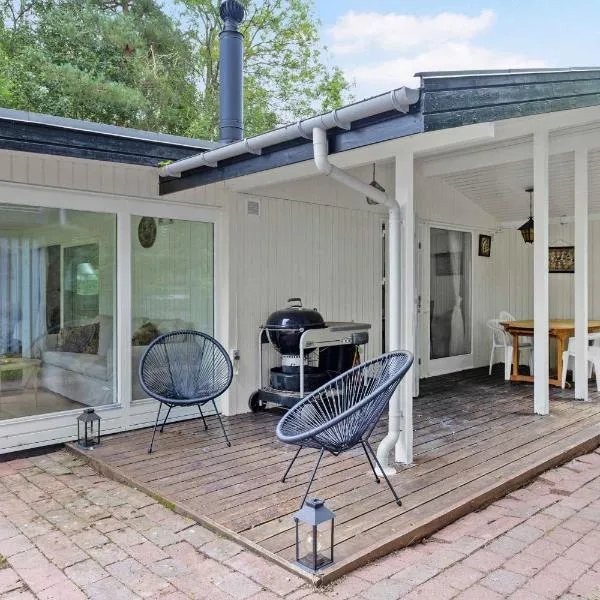 Newly Renovated Holiday Home In The Forest，位于Fakse Ladeplads的酒店