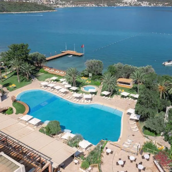 DoubleTree by Hilton Bodrum Isil Club All-Inclusive Resort，位于Çiftlikköy的酒店