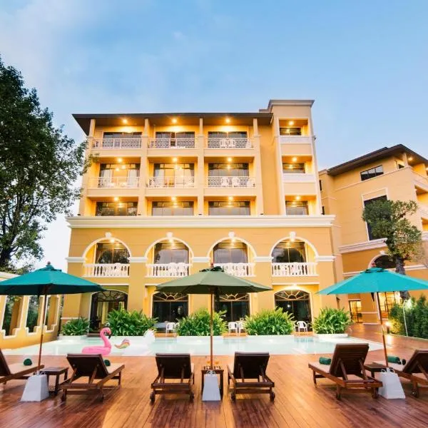 The Pineapple Hotel，位于Ban Huai Khram的酒店