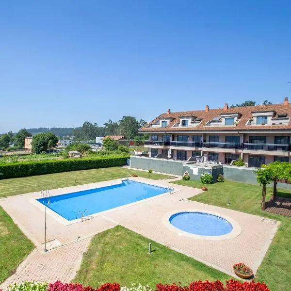 Dúplex en Residencial Vichona en Sanxenxo，位于桑亨霍的酒店