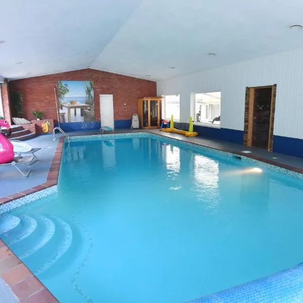 Luxury property - Swimming Pool, Outdoor Kitchen, Games Room & Hot Tub，位于阿斯克的酒店