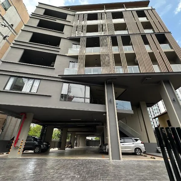 D Night Suite Hotel，位于曼谷的酒店