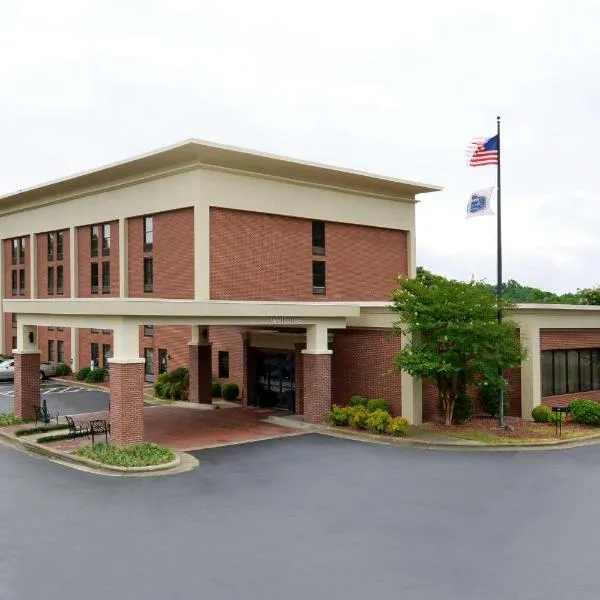 罗克斯伯勒希尔顿恒庭酒店，位于Roxboro的酒店