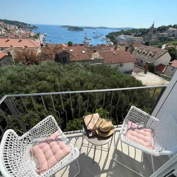 Apartments old town Hvar sea view，位于赫瓦尔的酒店