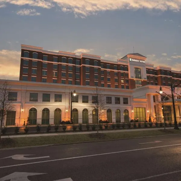 Embassy Suites by Hilton Tuscaloosa Alabama Downtown，位于Northport的酒店