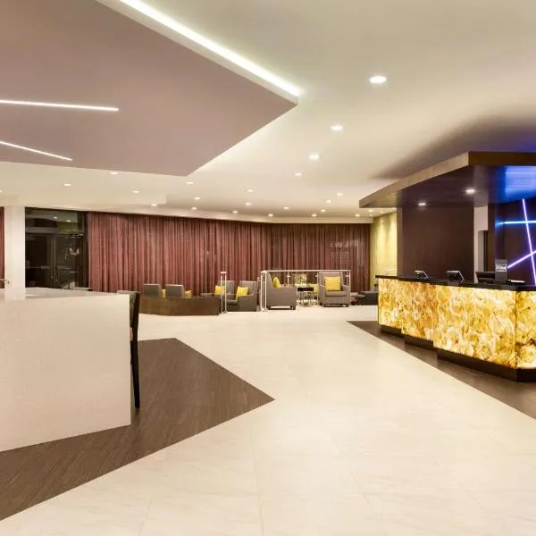 希尔顿逸林酒店多伦多机场西店，位于米西索加的酒店