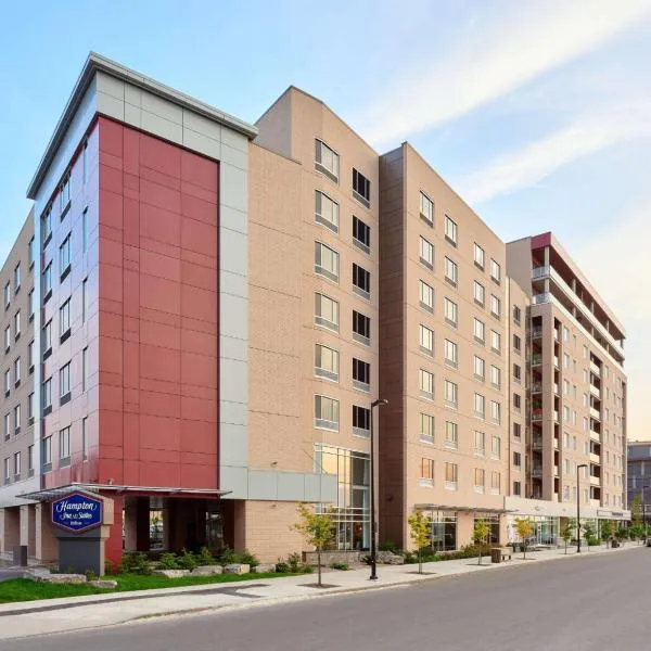 Hampton Inn & Suites by Hilton Quebec City Levis，位于莱维斯的酒店