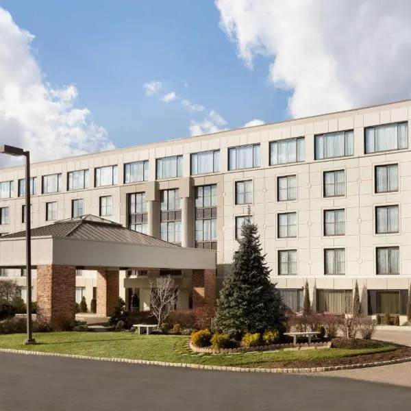 Embassy Suites by Hilton Piscataway Somerset，位于希尔斯伯勒的酒店