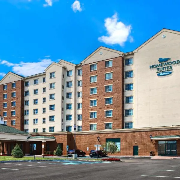 新泽西州梅多兰兹东拉瑟福德希尔顿惠庭套房酒店，位于埃尔姆伍德帕克的酒店