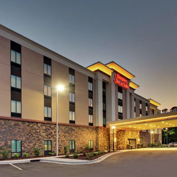 Hampton Inn & Suites By Hilton Southport，位于Caswell Beach的酒店