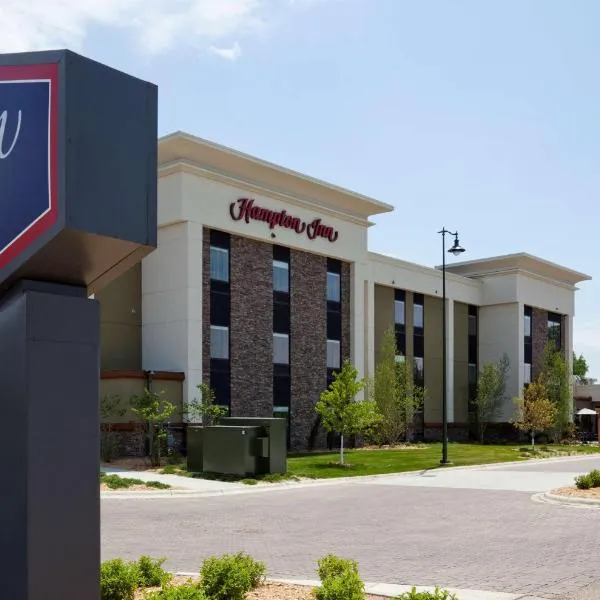 Hampton Inn Spicer Green Lake, MN，位于Spicer的酒店