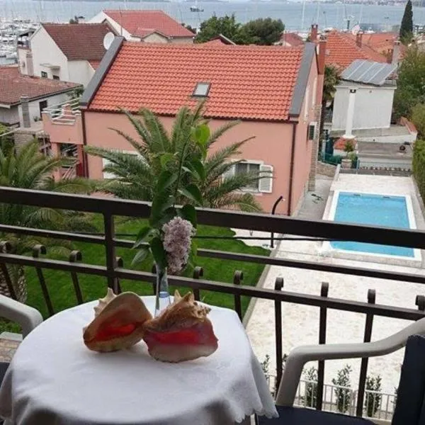 Guesthouse Adriatic，位于比奥格勒·纳·莫鲁的酒店