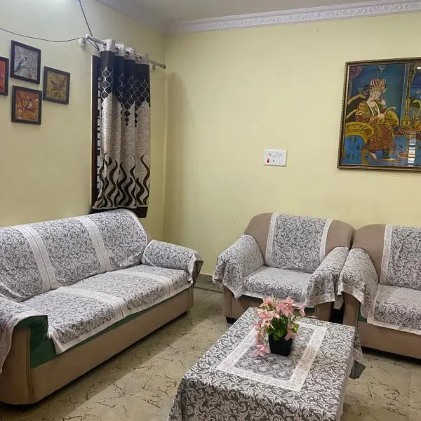 Ghar-fully furnished house with 2 Bedroom hall and kitchen，位于Hoskote的酒店