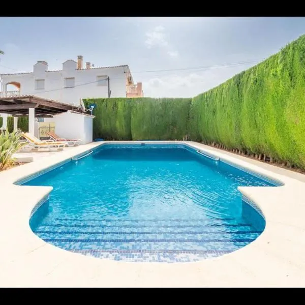 Spacious family home with Airco, private 5x10m pool, sandy beach 300m, free WiFi，位于德尼亚的酒店