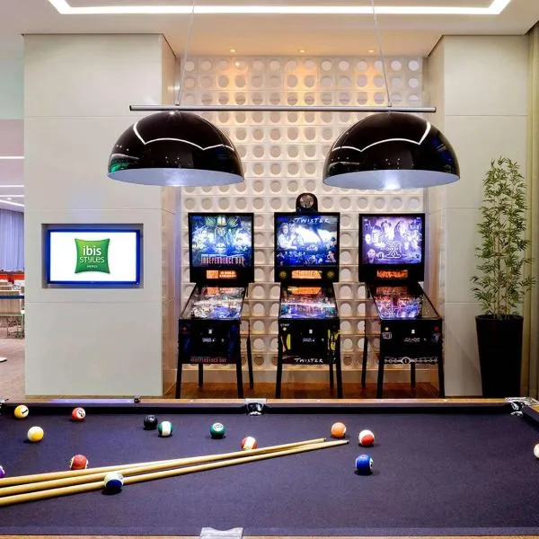 巴西利亚机场宜必思尚品酒店，位于纽克莱欧·班代兰蒂的酒店