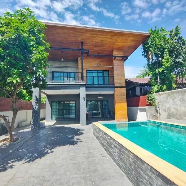 Exquisite Private Pool Villa 6BR，位于Amphoe Mueang Chiang Mai的酒店