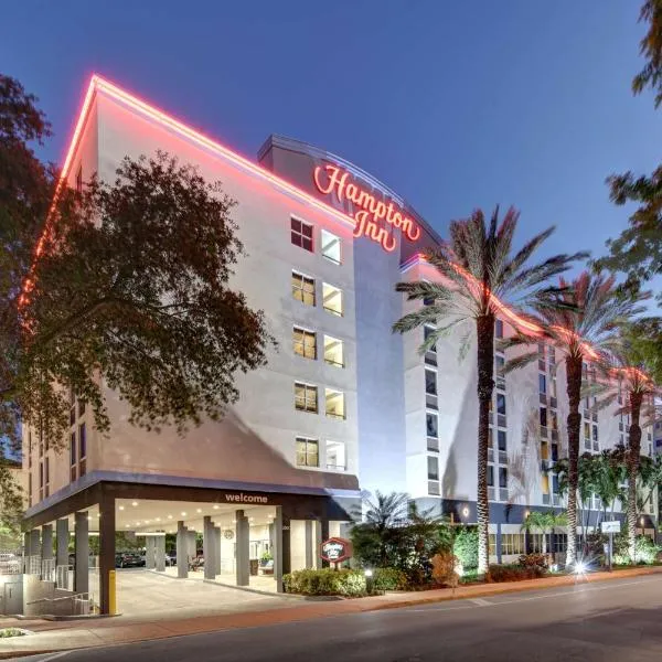 迈阿密椰林/科勒尔盖布尔斯希尔顿恒庭酒店，位于科勒尔盖布尔斯的酒店