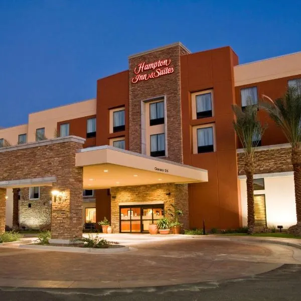 凤凰城钱德勒时装中心汉普顿酒店及套房，位于Sun Lakes的酒店