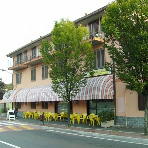 II高尔夫酒店，位于Muggiò的酒店