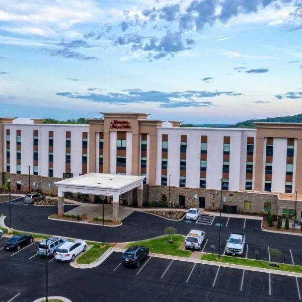 Hampton Inn & Suites Culpeper，位于Woodville的酒店