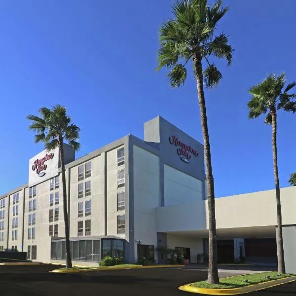 蒙特雷基础汉普顿旅馆，位于Villa Juárez的酒店