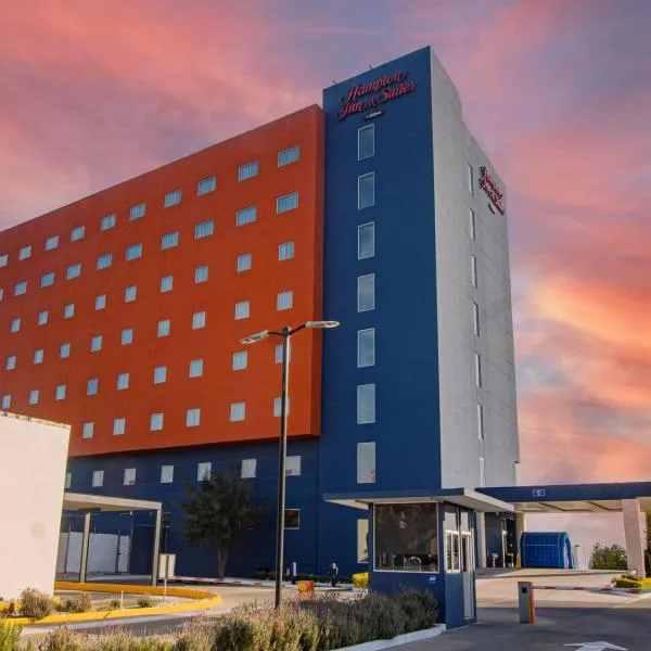 Hampton Inn & Suites by Hilton Salamanca Bajio，位于Garambullo的酒店