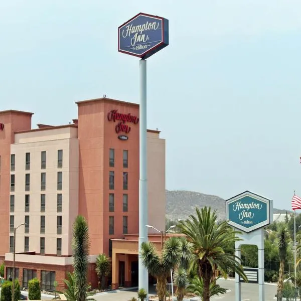 希尔顿萨尔蒂约佐娜机场汉普顿酒店，位于La Aurora的酒店
