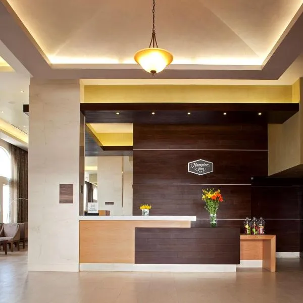 汉普顿希尔顿思劳阿罗普墨西哥酒店，位于锡劳的酒店