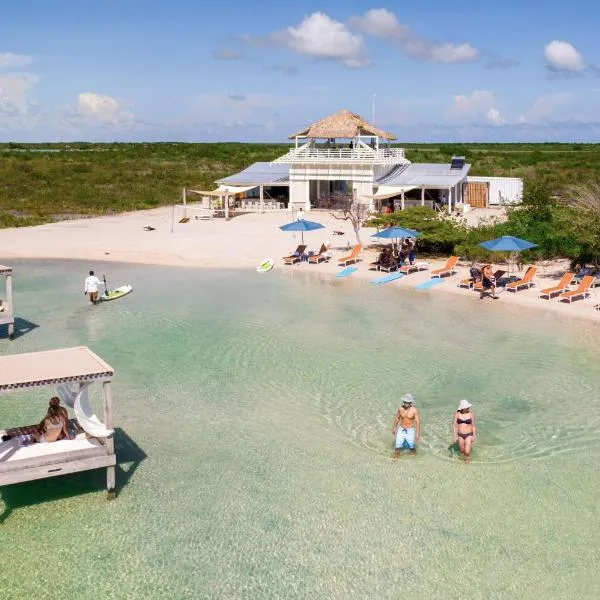 Mahogany Bay Resort and Beach Club, Curio Collection，位于圣佩德罗的酒店