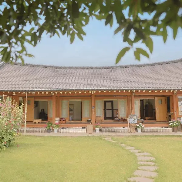 Daoljae Hanok Pension，位于Saengmok的酒店