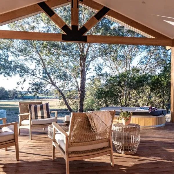Highgrove Cottage，位于Eurunderee的酒店