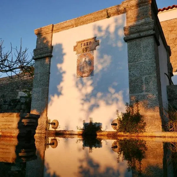 Casa do Meio em Quinta de São Pedro de Vir-a-Corça，位于蒙桑图的酒店