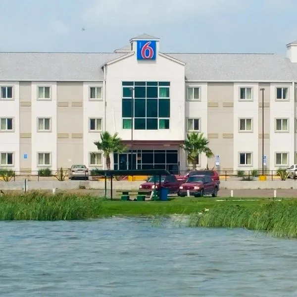 第6伊格帕斯湖畔汽车旅馆，位于伊格尔帕斯的酒店