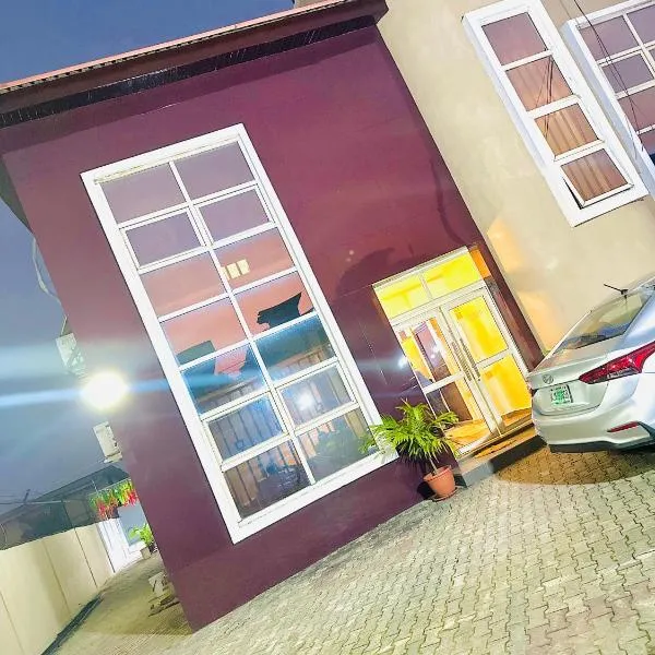 Posh Hotel and Suites Ikeja，位于Ilogbo的酒店