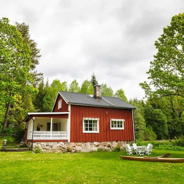 Nommen Fishing Cottages，位于Sandsjöfors的酒店