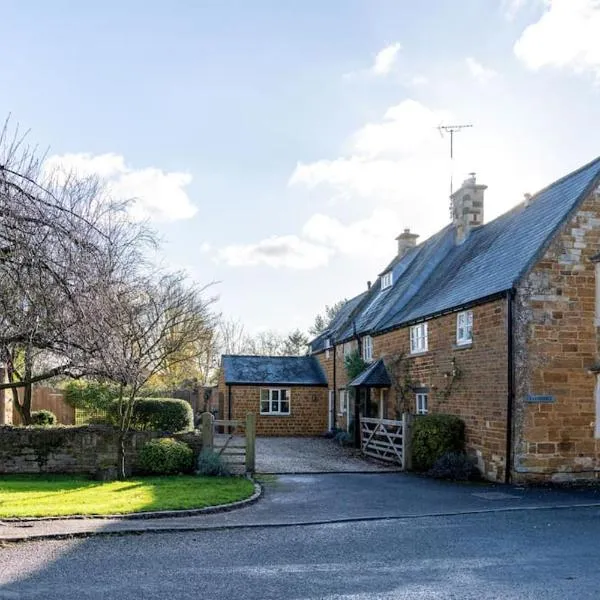 Countryside 6-bedroom cottage，位于阿宾汉姆的酒店