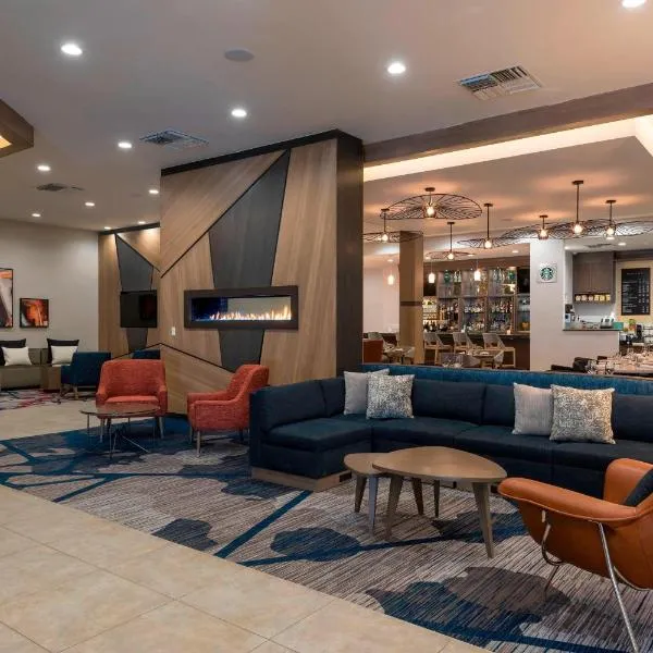 Sonesta Hotel Grand Rapids Airport，位于Ada的酒店