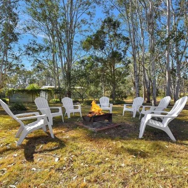 Home Among the Gum Trees - Lovedale. Central to wineries and wedding venues，位于勒弗戴尔的酒店