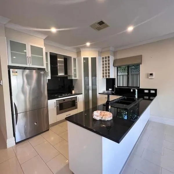 Executive Villa Close To CBD with Spa，位于Prospect的酒店