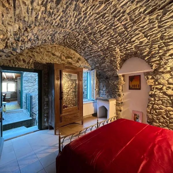 Casa Victoria - Full equipped stone house，位于Rocchetta Nervina的酒店