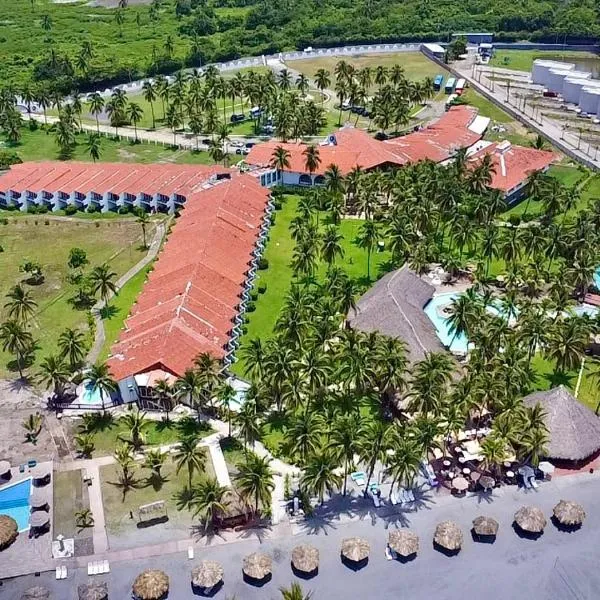 HOTEL TESORO BEACH，位于Hacienda La Calzada的酒店