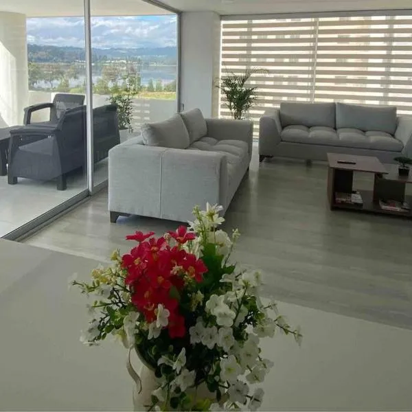 Apartamento con vista al lago.，位于派帕的酒店