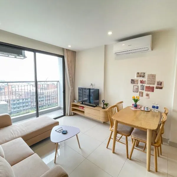 It Dust Homestay 2 - The Wooden Apartment，位于河内的酒店